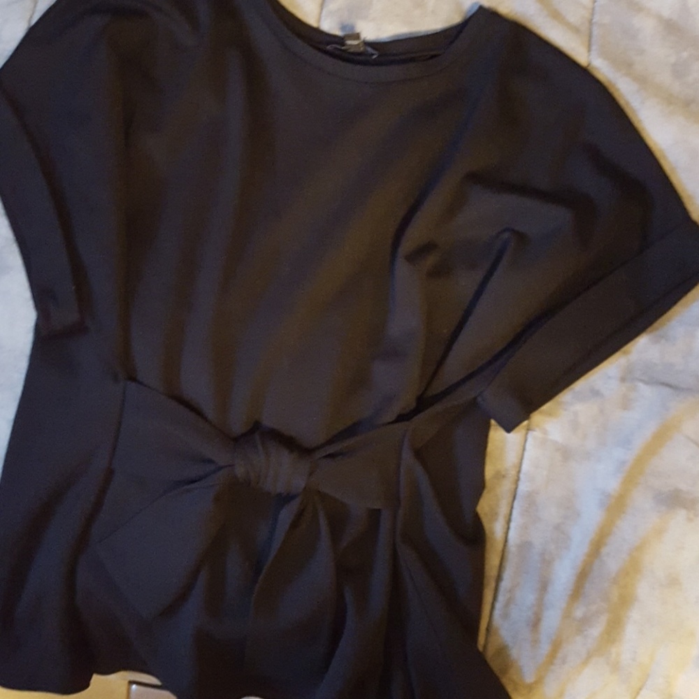 The front , cuffed short sleeved